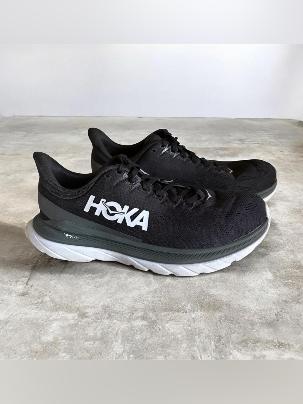 Hoka Mach 4 Black and White Running Sneakers Sz 9.5